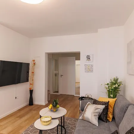Sunset Vista Apartment *